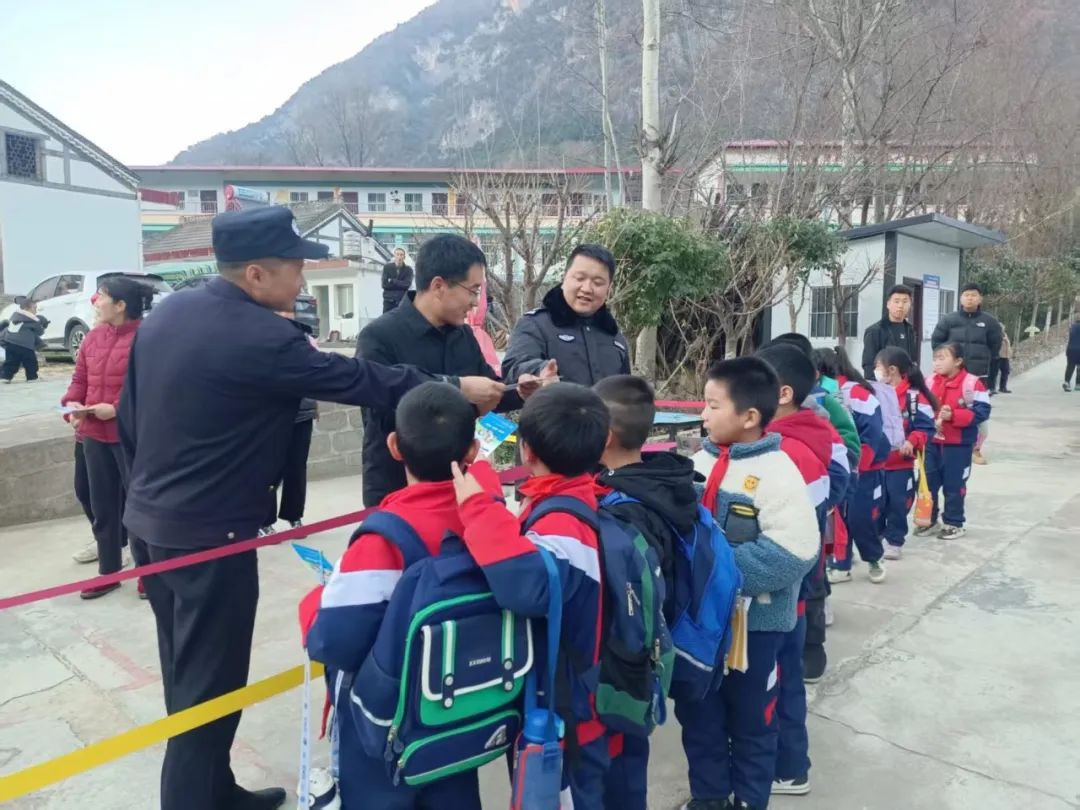 法治星火映青山——陇南市两当县司法局云屏司法所基层法治实践纪实